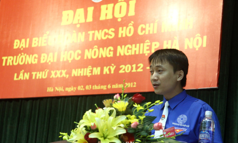 Bí thư Đoàn trường Nguyễn Thanh Hải phát biểu tại đại hội