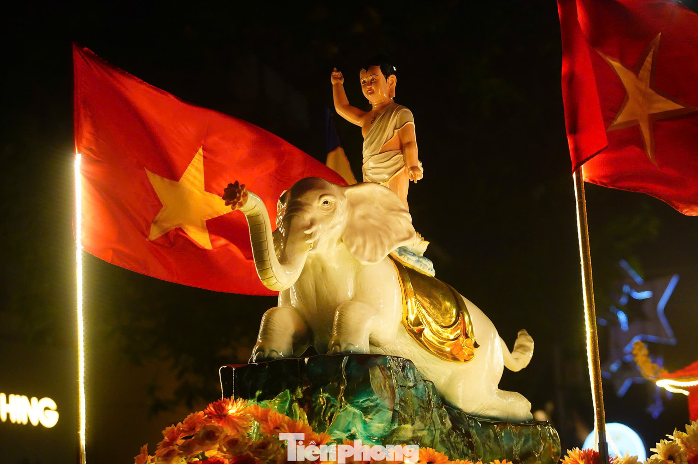 Nhiều người cho rằng việc cung rước xá lợi Đức Phật Thích Ca Mâu Ni về Việt Nam trong khuôn khổ Đại lễ Vesak Liên Hợp Quốc 2025 để nhân dân, phật tử chiêm bái và đỉnh lễ là sự kiện “nghìn năm có một”.