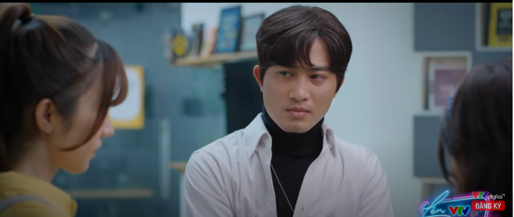 Hai cô học trò xấu hổ vì bị Đông Phong "lật tẩy". Hai cô học trò xấu hổ vì bị Đông Phong "lật tẩy".