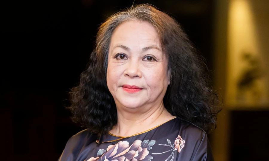 Nữ nghệ sĩ vừa mừng vừa lo khi nhận phim mới. Nữ nghệ sĩ vừa mừng vừa lo khi nhận phim mới.