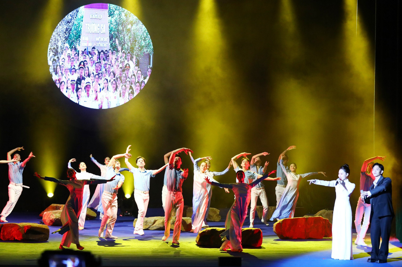 Chương 2 mang tên Bản sắc. Các tiết mục truyền tải thông điệp về một thế hệ sinh viên mới, giữ gìn bản sắc dân tộc bằng việc xây dựng tác phong, lối sống chuẩn mực tạo nên "bản sắc" của mỗi sinh viên Việt Nam trong thời đại mới.