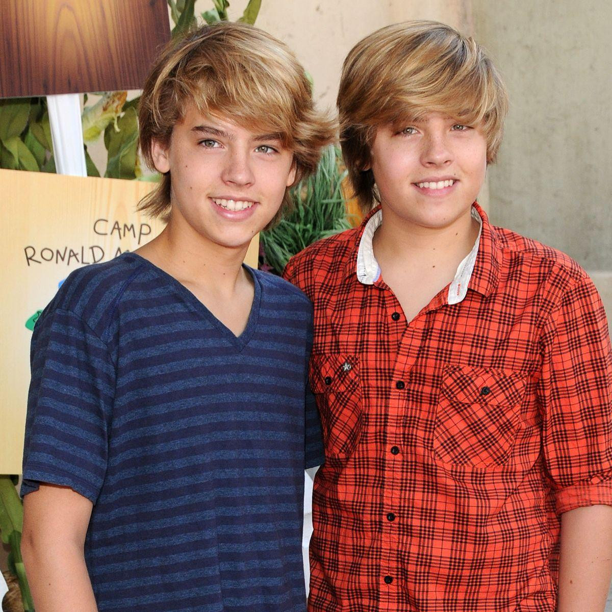 Dylan Sprouse (phải) và em trai là những ngôi sao đình đám trong series của Disney.