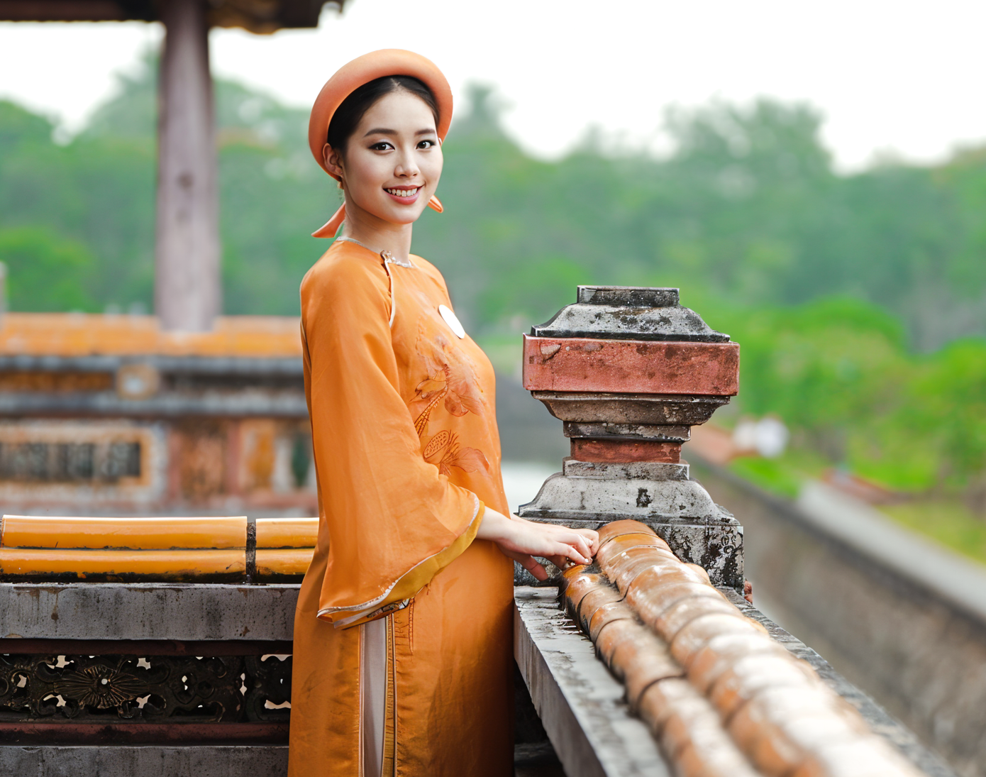 Các thí sinh khoe tài năng. Các thí sinh khoe tài năng.