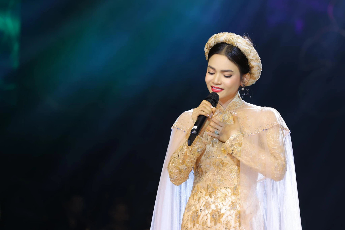 Trong đợt này, Phạm Phương Thảo là nghệ sĩ trẻ nhất được phong tặng danh hiệu NSND.