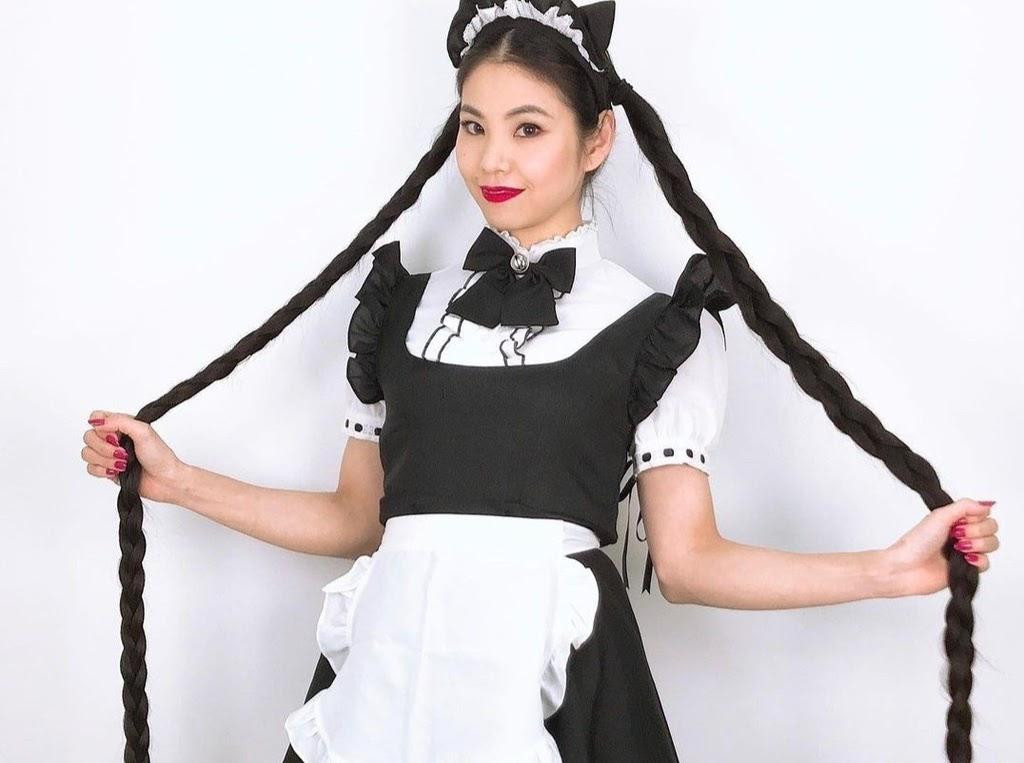 Người đẹp 36 tuổi tiết lộ cô nhận được rất nhiều phản ứng trái chiều liên quan đến mái tóc. Có những người khen mái tóc của tôi, nhưng cũng có người bảo tôi trông như quái vật. Tôi nghĩ việc mọi người có quan điểm khác nhau là chuyện thường tình và nếu không tin vào bản thân mình, tôi sẽ bị lung lay bởi những ý kiến tiêu cực” - Rin cho biết.