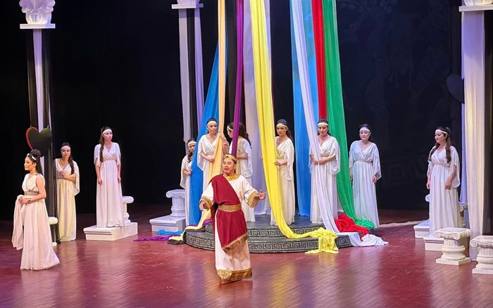 Vở kịch kinh điển thế giới Mê Đê do NSƯT Lê Chức dàn dựng lại gây tiếng vang. Vở kịch kinh điển thế giới Mê Đê do NSƯT Lê Chức dàn dựng lại gây tiếng vang.