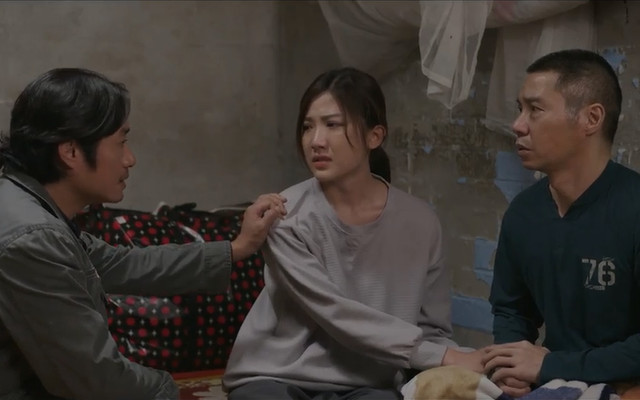 NSND Công Lý đóng vai người cha mắc bệnh nan y. NSND Công Lý đóng vai người cha mắc bệnh nan y.