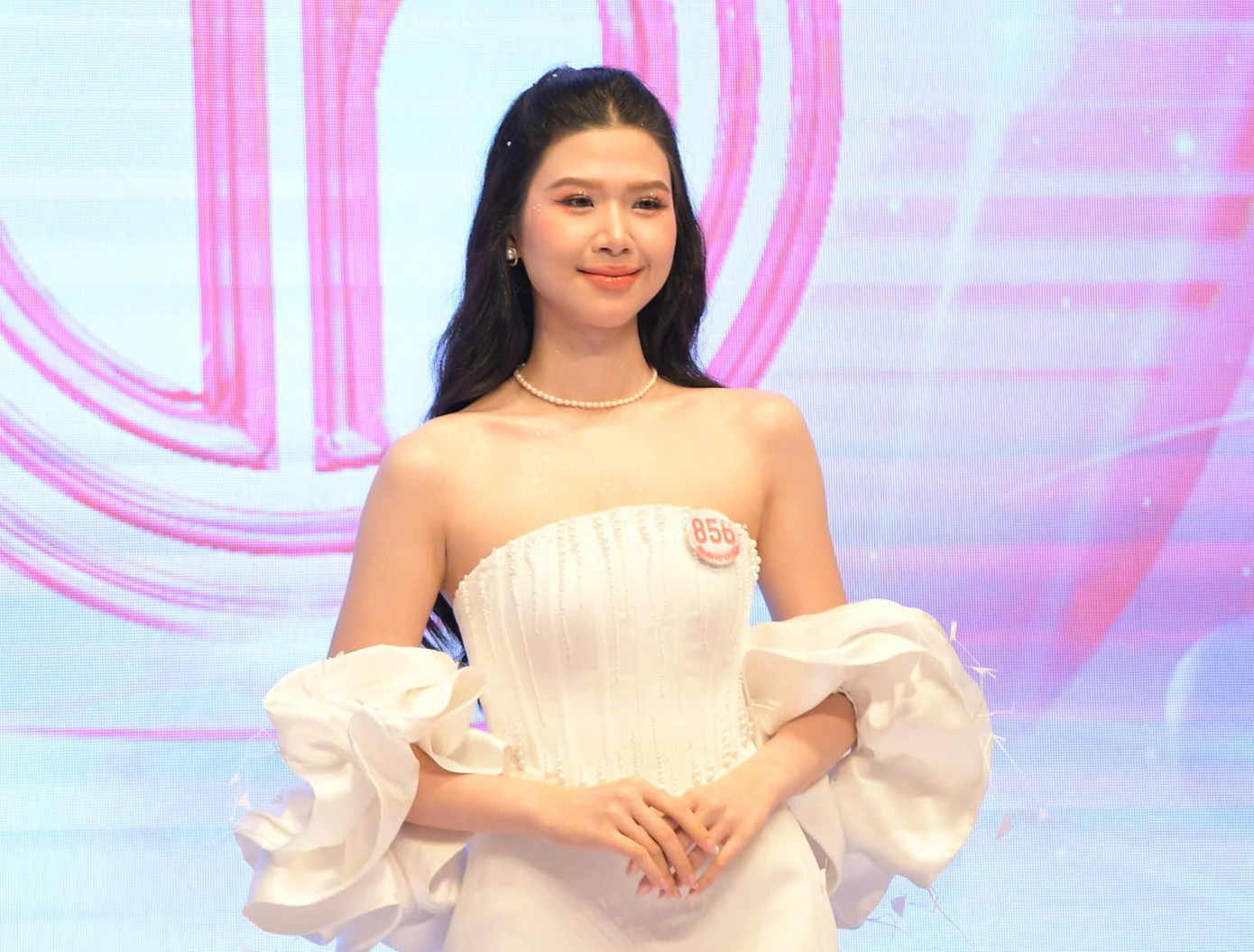 Thí sinh Đinh Hoàng Linh Đan (SBD 856) đến từ Đà Nẵng. Linh Đan vừa tốt nghiệp Đại học quốc tế RMIT Việt Nam.