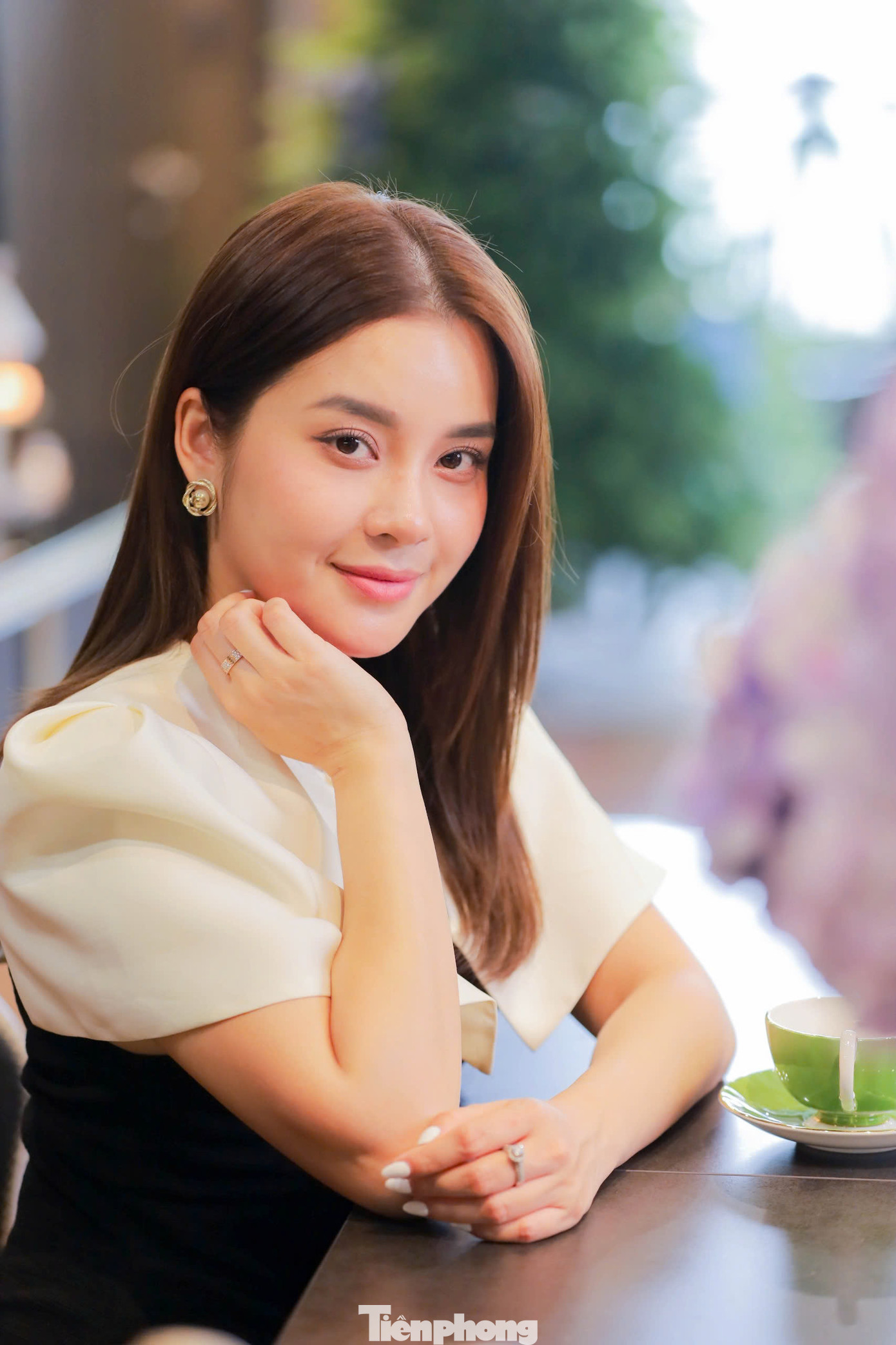 Đóng vai tiểu tam trên phim, diễn viên Linh Chi lường trước phản ứng trái chiều. Cô đọc hết những bình luận của khán giả và khẳng định không buồn nếu người xem chỉ trích Thương.