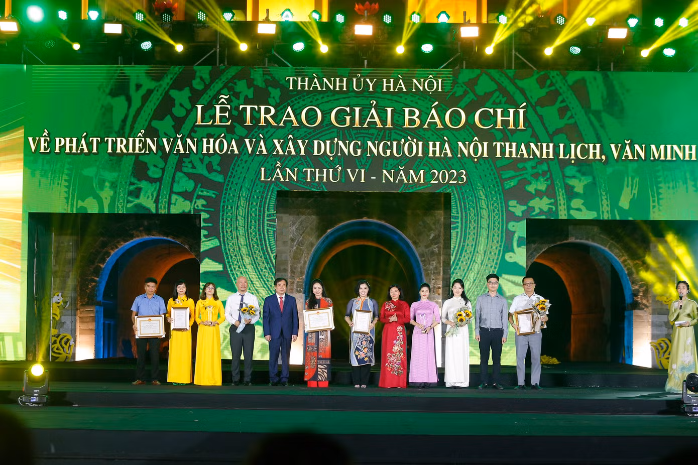 Hội đồng chung khảo đã lựa chọn được 33 tác phẩm báo chí xuất sắc nhất để trao giải. Ảnh: Trần Huấn. Hội đồng chung khảo đã lựa chọn được 33 tác phẩm báo chí xuất sắc nhất để trao giải. Ảnh: Trần Huấn.