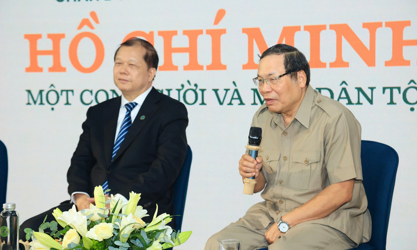 TS Chu Đức Tính - nguyên Giám đốc Bảo tàng Hồ Chí Minh - khẳng định tác giả sách hiểu biết sâu sắc về lịch sử cận hiện đại Việt Nam và tiểu sử Chủ tịch Hồ Chí Minh.