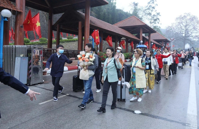 Gần 400.000 lượt khách Trung Quốc đến Việt Nam trong 5 tháng đầu năm 2023. Ảnh: Tuấn Anh.