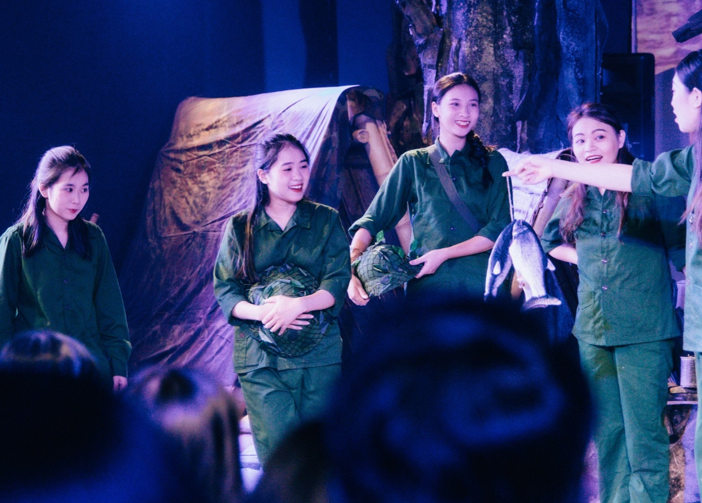 Chương trình Huyền thoại tuổi thanh xuân cũng đánh dấu lần đầu Bảo tàng Phụ nữ Việt Nam thể nghiệm mô hình tuyên truyền bằng hình thức sân khấu để thu hút khán giả, du khách. Chương trình Huyền thoại tuổi thanh xuân cũng đánh dấu lần đầu Bảo tàng Phụ nữ Việt Nam thể nghiệm mô hình tuyên truyền bằng hình thức sân khấu để thu hút khán giả, du khách.