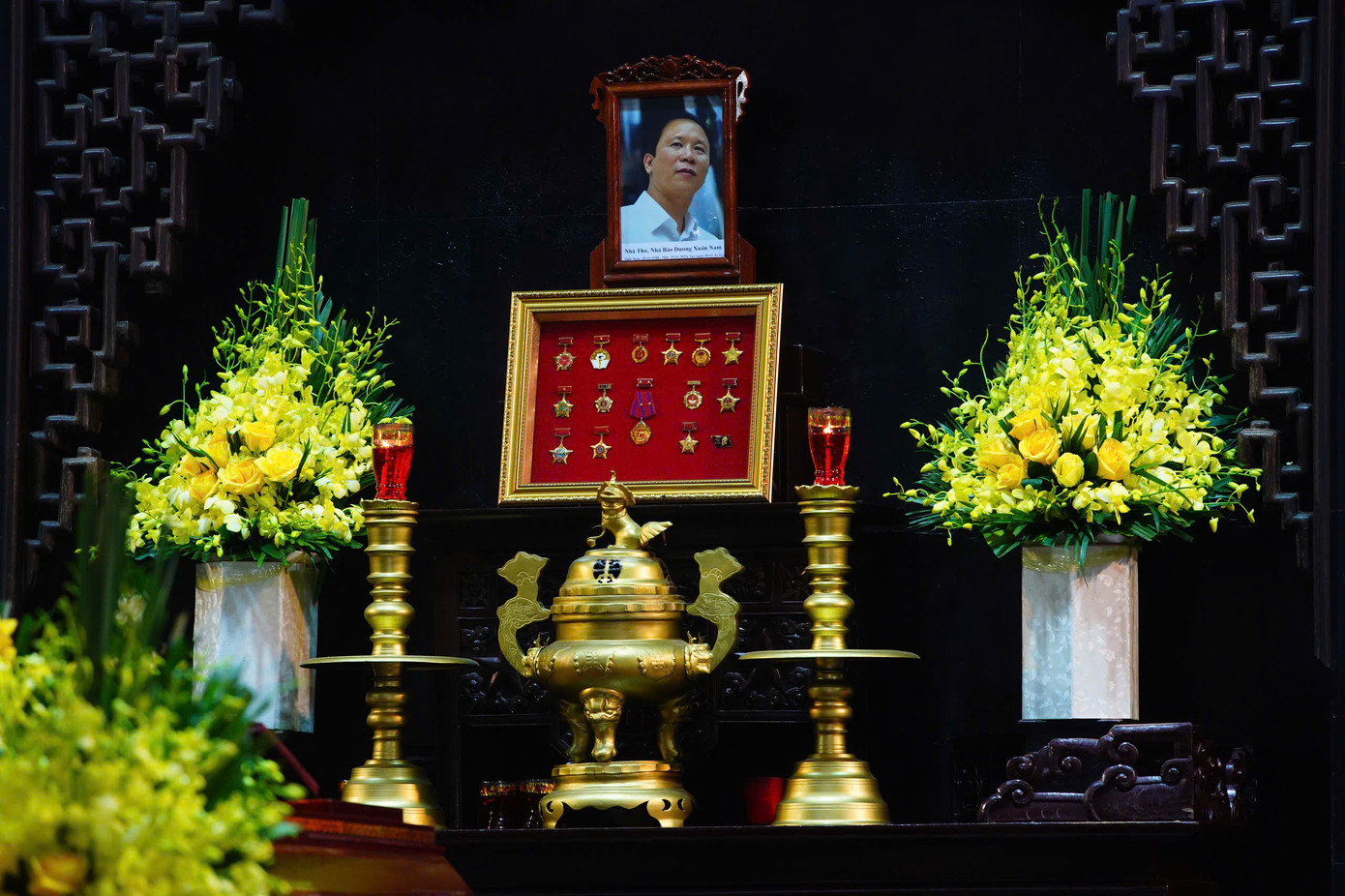 Nhà thơ, nhà báo Dương Xuân Nam - nguyên Tổng Biên tập Báo Tiền Phong - qua đời lúc 8h31 sáng 25/2 tại Hà Nội, hưởng thọ 77 tuổi. Ông trở về nơi an nghỉ cuối cùng - Công viên tưởng niệm Thiên Đức (Phú Thọ) - sau cuộc đời 77 năm phấn đấu, cống hiến không ngừng nghỉ và gặt hái nhiều thành tựu.