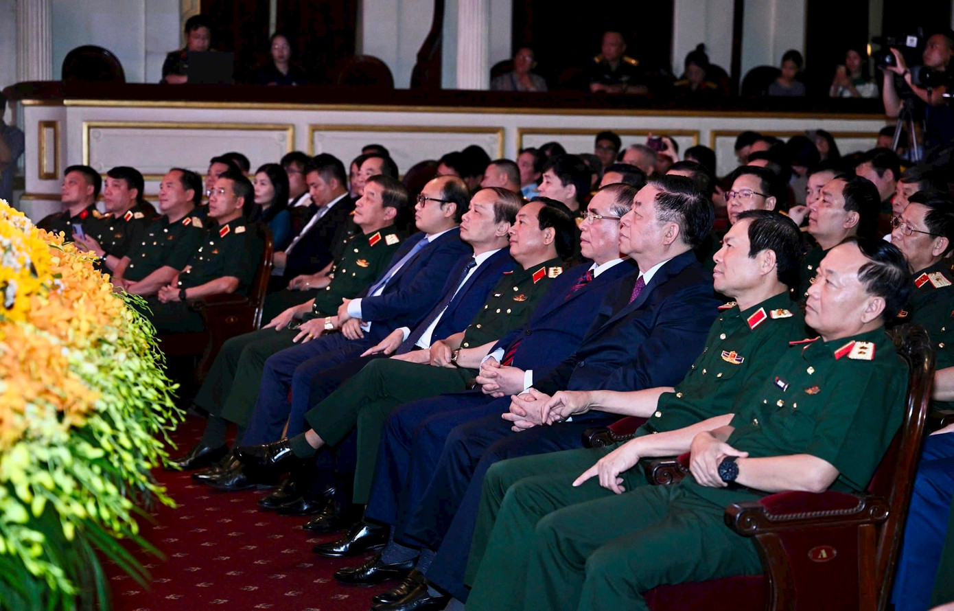 Các đại biểu tham dự chương trình.