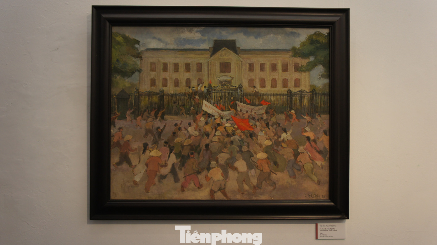 Đánh chiếm Bắc Bộ Phủ là bức sơn dầu do họa sĩ Trần Đình Thọ sáng tác năm 1984. Bắc Bộ phủ được xây dựng năm 1918, là nơi diễn ra cuộc đấu tranh giành chính quyền trong Cách mạng tháng Tám năm 1945.