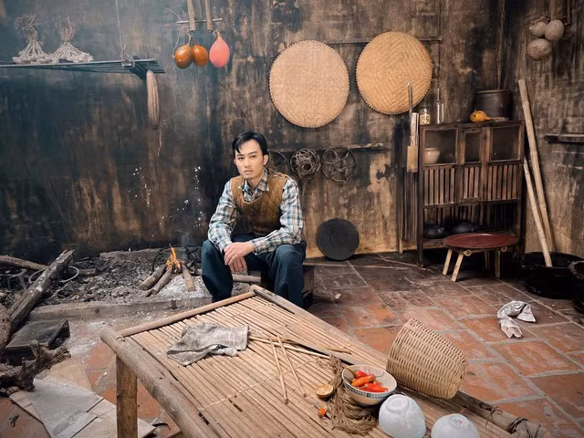 Tạo hình của Doãn Quốc Đam trong phim điện ảnh.