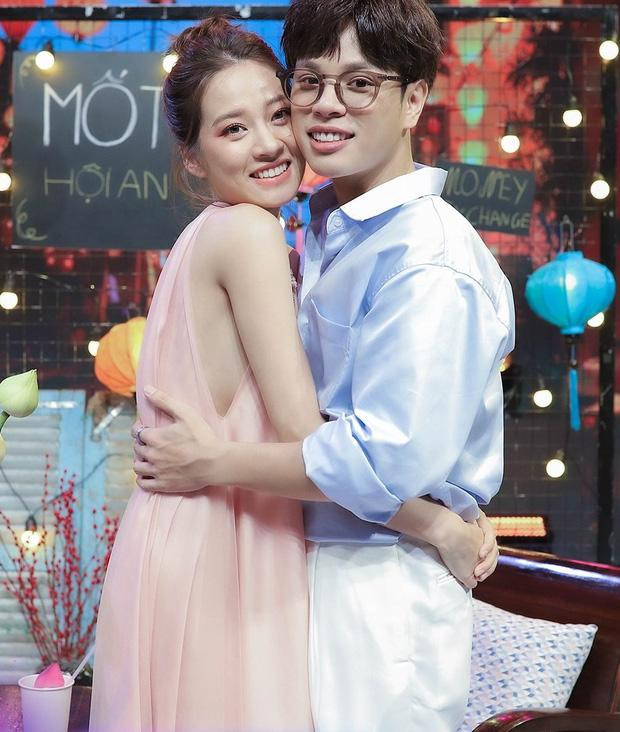 Cặp đôi thường xuyên chia sẻ những khoảnh khắc tình tứ. Cặp đôi thường xuyên chia sẻ những khoảnh khắc tình tứ.