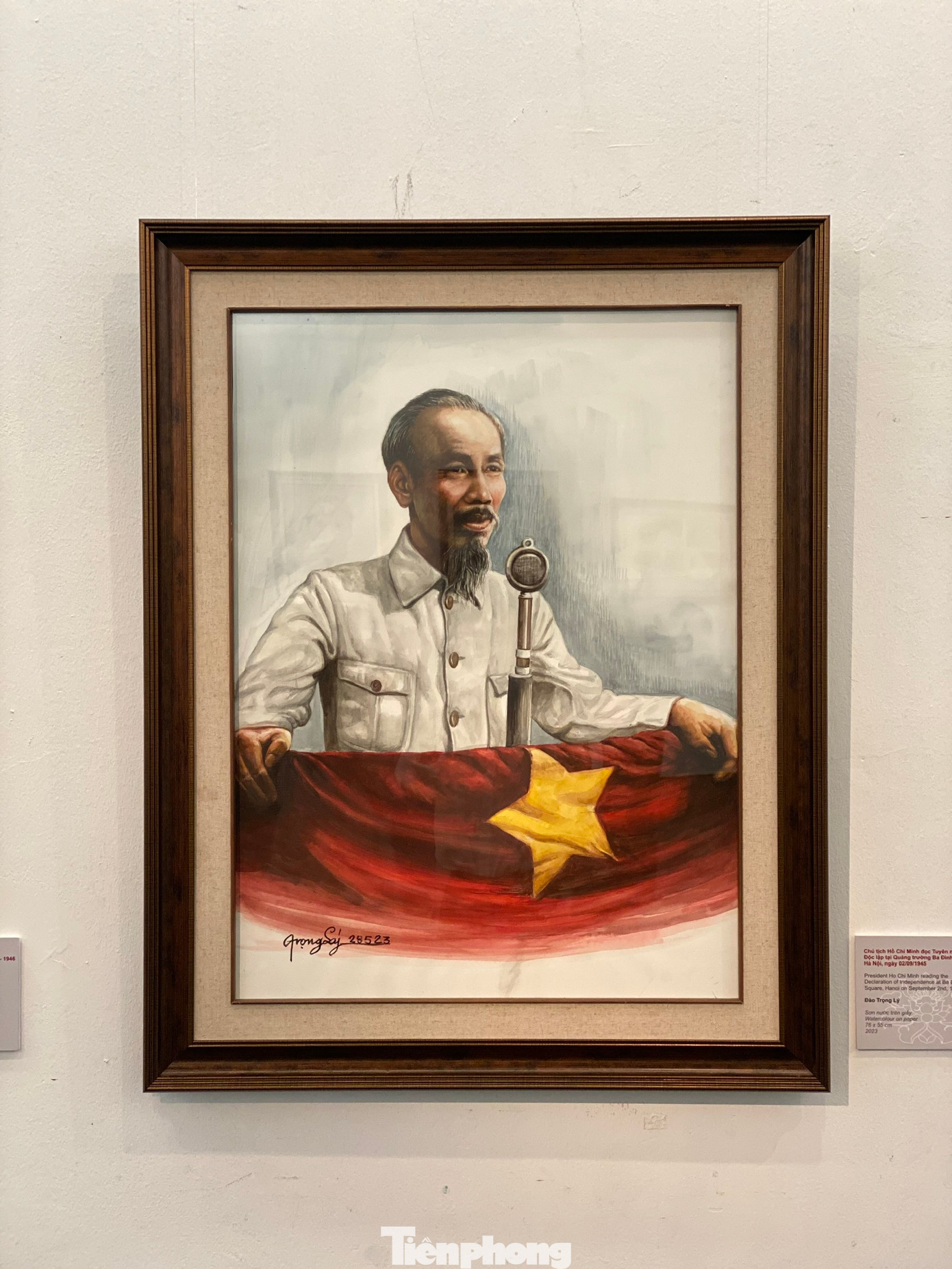 Tác phẩm sơn nước trên giấy, kích thước 76x55 cm tái hiện hình ảnh Chủ tịch Hồ Chí Minh đọc Tuyên ngôn Độc lập tại quảng trường Ba Đình.