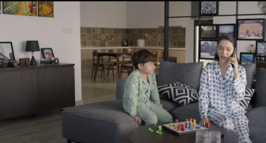 Vy giận Khôi lỡ hẹn với mình. Ảnh: CMH. Vy giận Khôi lỡ hẹn với mình. Ảnh: CMH.