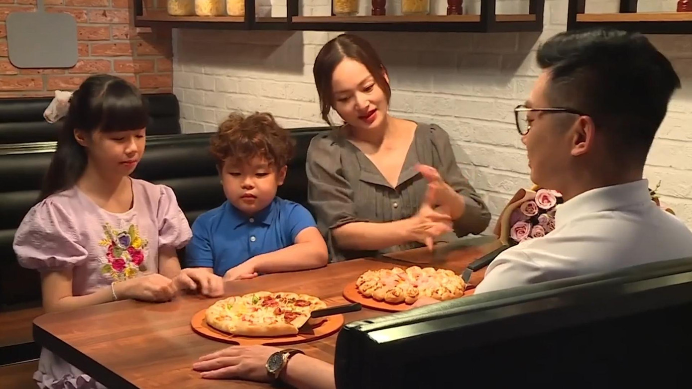 Sau tập 28 phần 2 Thương ngày nắng về, cũng có sự xuất hiện của một nhân vật nam mới, đó là bác sĩ điều trị tâm lý của bé Sam (Bảo Linh). Người này tỏ ra rất đồng cảm với hoàn cảnh của Vân Khánh (Lan Phương) và nhiệt tình giúp đỡ mẹ con cô. Sau tập 28 phần 2 Thương ngày nắng về, cũng có sự xuất hiện của một nhân vật nam mới, đó là bác sĩ điều trị tâm lý của bé Sam (Bảo Linh). Người này tỏ ra rất đồng cảm với hoàn cảnh của Vân Khánh (Lan Phương) và nhiệt tình giúp đỡ mẹ con cô.