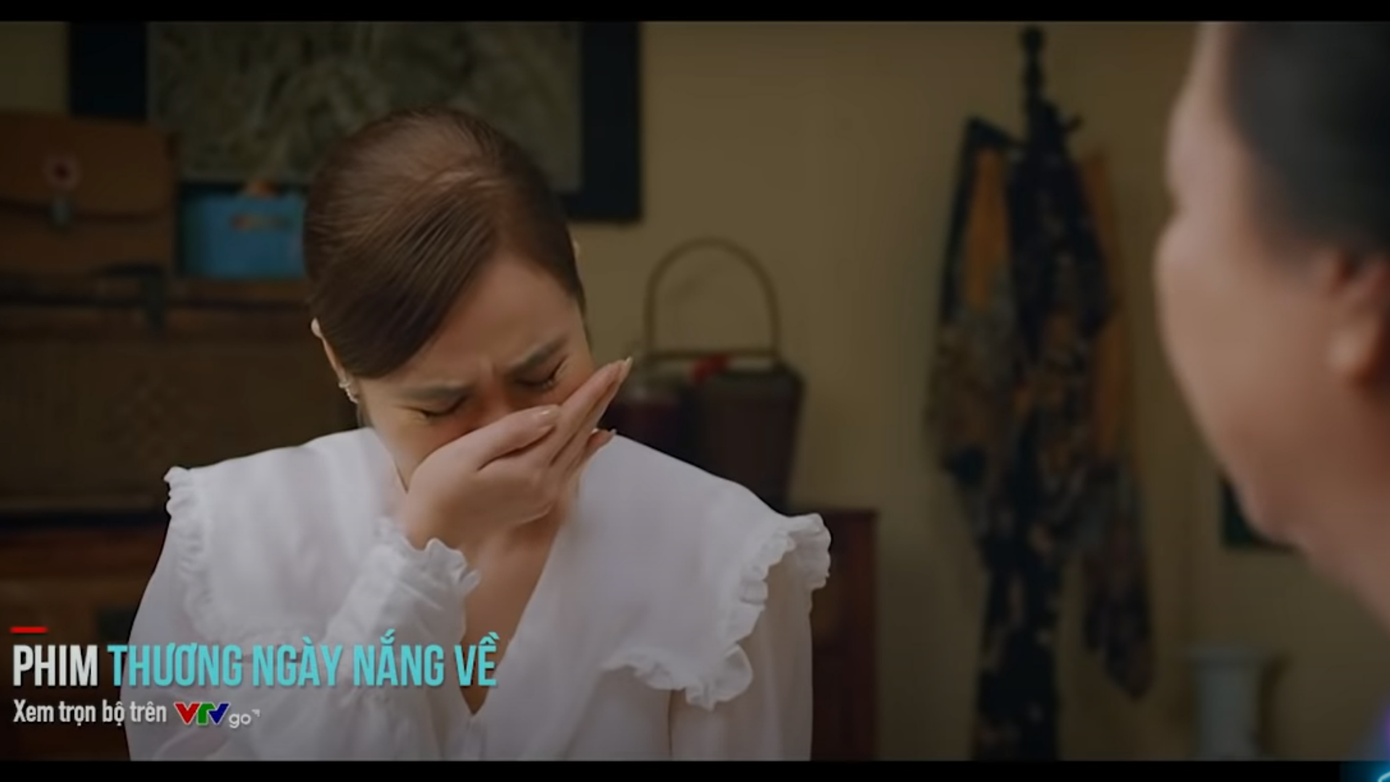 Vân Trang đau lòng khi việc mình nhận mẹ ruột lại trở nên ngang trái.