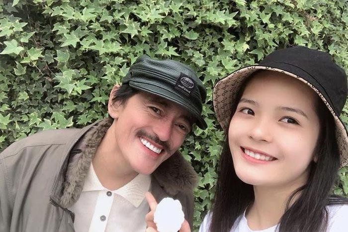 Cố nghệ sĩ Giang Còi và con gái Ngọc Anh.