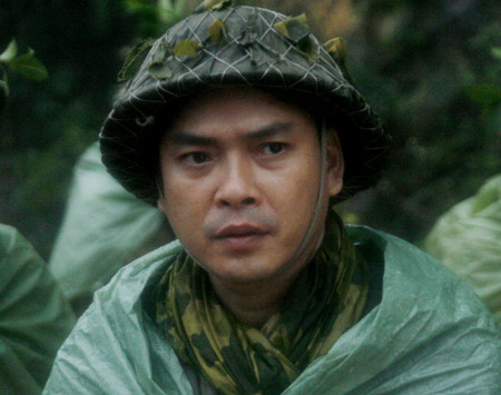 NSƯT Hoàng Lâm Tùng trong phim Sống cùng lịch sử.