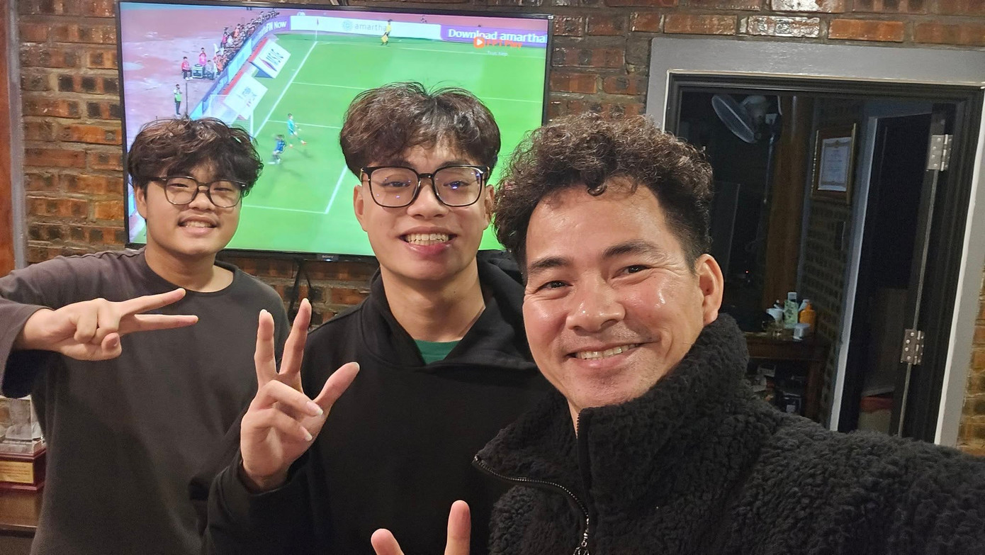 NSND Xuân Bắc chia sẻ niềm vui cùng các con trai. Ảnh: FBNV. NSND Xuân Bắc chia sẻ niềm vui cùng các con trai. Ảnh: FBNV.