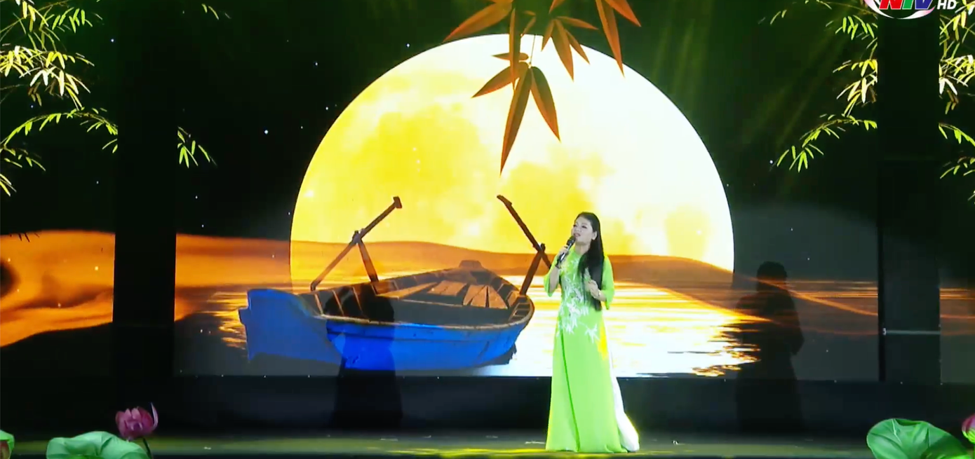 Ca sĩ Trọng Tấn, Anh Thơ thể hiện những ca khúc nổi tiếng của nhạc sĩ tài hoa xứ Nghệ.