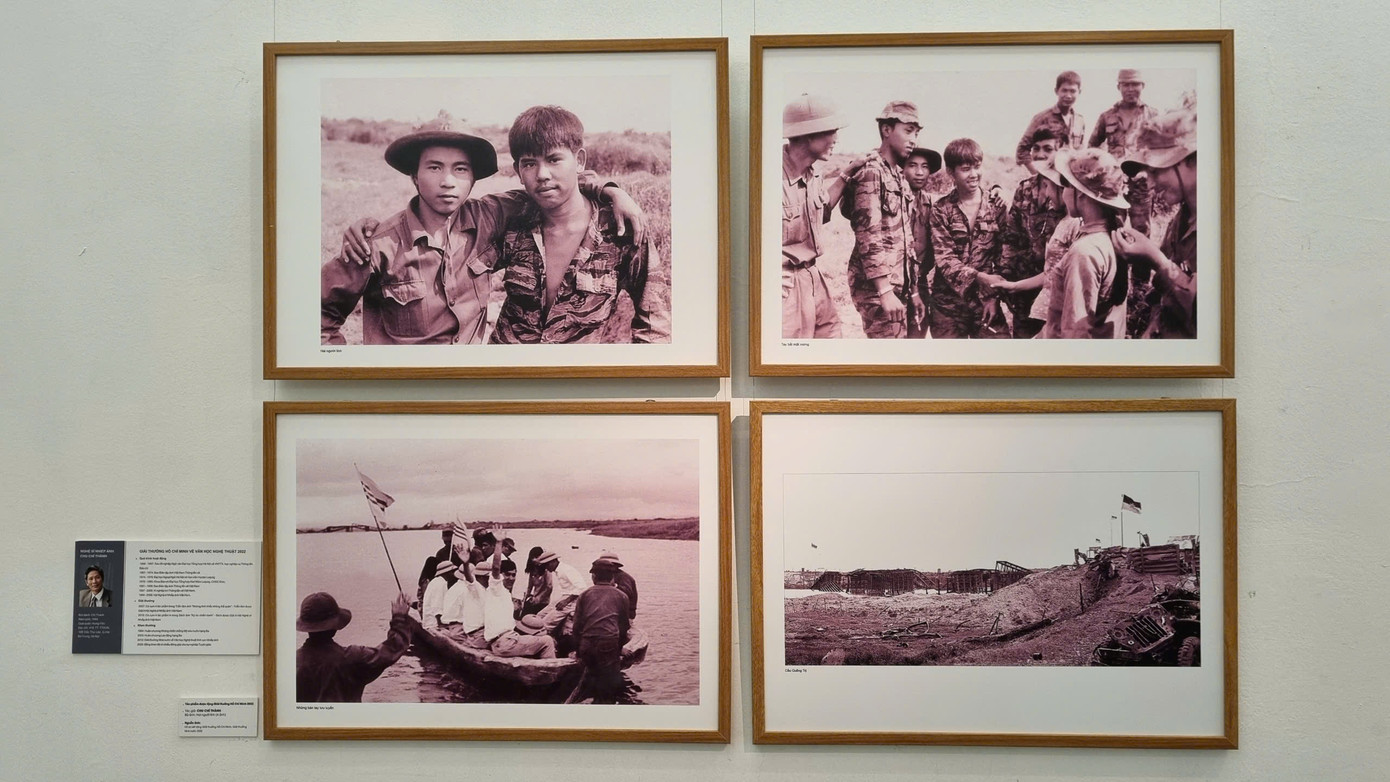 Bộ ảnh Hai người lính của tác giả Chu Chí Thành.