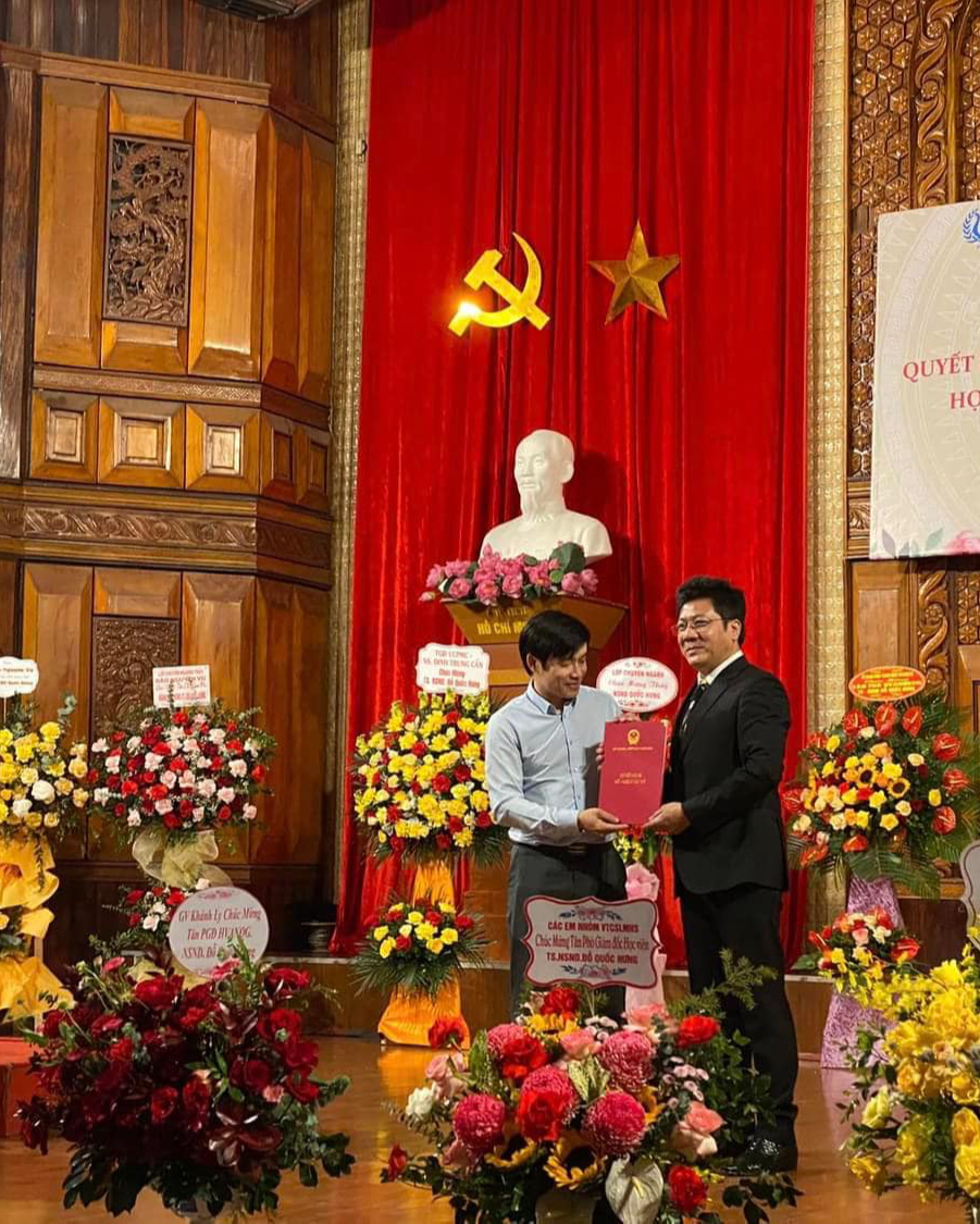 Lễ Công bố quyết định bổ nhiệm NSND Quốc Hưng giữ chức Phó Giám đốc Học viện diễn ra sáng 23/5. Ảnh: NNVC. Lễ Công bố quyết định bổ nhiệm NSND Quốc Hưng giữ chức Phó Giám đốc Học viện diễn ra sáng 23/5. Ảnh: NNVC.