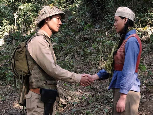 Đường lên Điện Biên quy tụ dàn diễn viên nổi tiếng gồm NSƯT Hoàng Hải, Mạnh Trường, Hà Trang, Diễm Hương... Đường lên Điện Biên quy tụ dàn diễn viên nổi tiếng gồm NSƯT Hoàng Hải, Mạnh Trường, Hà Trang, Diễm Hương...