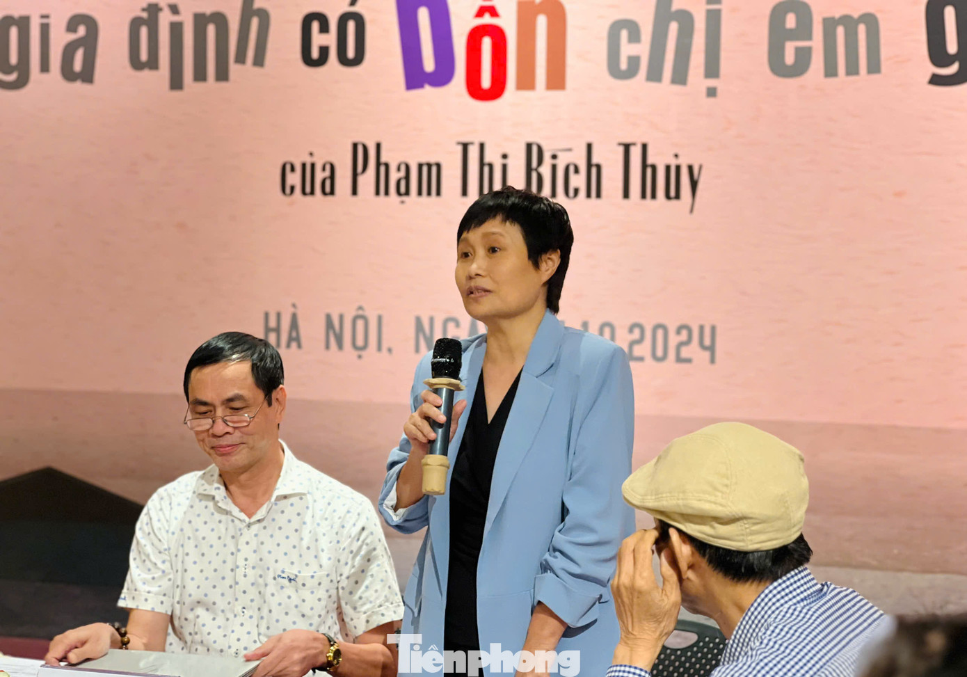 Tác giả Phạm Thị Bích Thủy tại tọa đàm chiều 24/10.
