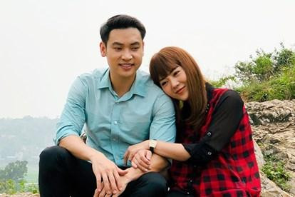 Trong những tập đầu tiên của bộ phim Mùa hoa tìm lại, Việt (Duy Khoa) đã sớm thể hiện tình cảm với Lệ (Thanh Hương) và quyết tâm chinh phục người bạn thân mà mình đã thầm thương trộm nhớ suốt nhiều năm Trong những tập đầu tiên của bộ phim Mùa hoa tìm lại, Việt (Duy Khoa) đã sớm thể hiện tình cảm với Lệ (Thanh Hương) và quyết tâm chinh phục người bạn thân mà mình đã thầm thương trộm nhớ suốt nhiều năm