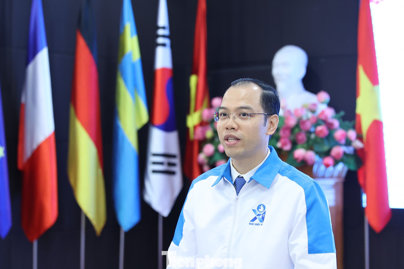 Ủy viên BCH T.Ư Đoàn, Phó Chủ tịch T.Ư Hội Sinh viên Việt Nam - anh Nguyễn Tiến Hưng phát biểu kết luận. Ủy viên BCH T.Ư Đoàn, Phó Chủ tịch T.Ư Hội Sinh viên Việt Nam - anh Nguyễn Tiến Hưng phát biểu kết luận.