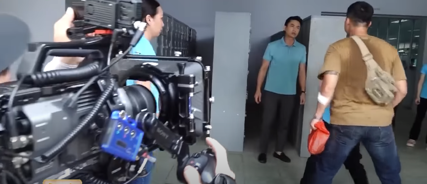 Hiếu và Hùng xô xát ở nơi làm việc. Ảnh: CMH.