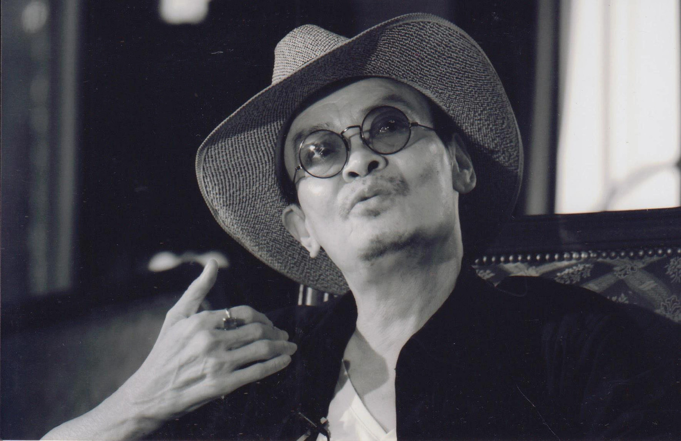 Sự chung tình và hy sinh của nhạc sĩ Thanh Tùng dành cho người vợ mất sớm khiến các con ông kính trọng, yêu thương bố nhiều hơn. Sự chung tình và hy sinh của nhạc sĩ Thanh Tùng dành cho người vợ mất sớm khiến các con ông kính trọng, yêu thương bố nhiều hơn.