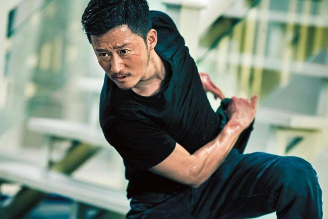 Ngô Kinh - ngôi sao phim hành động nổi tiếng cũng có tên trong danh sách của Fortune. Cùng với các diễn viên Hoàng Bột và Thẩm Đằng, Ngô Kinh nằm trong top 3 ngôi sao có doanh thu phòng vé từ 10 tỉ NDT (hơn 47 tỉ đồng) trở lên