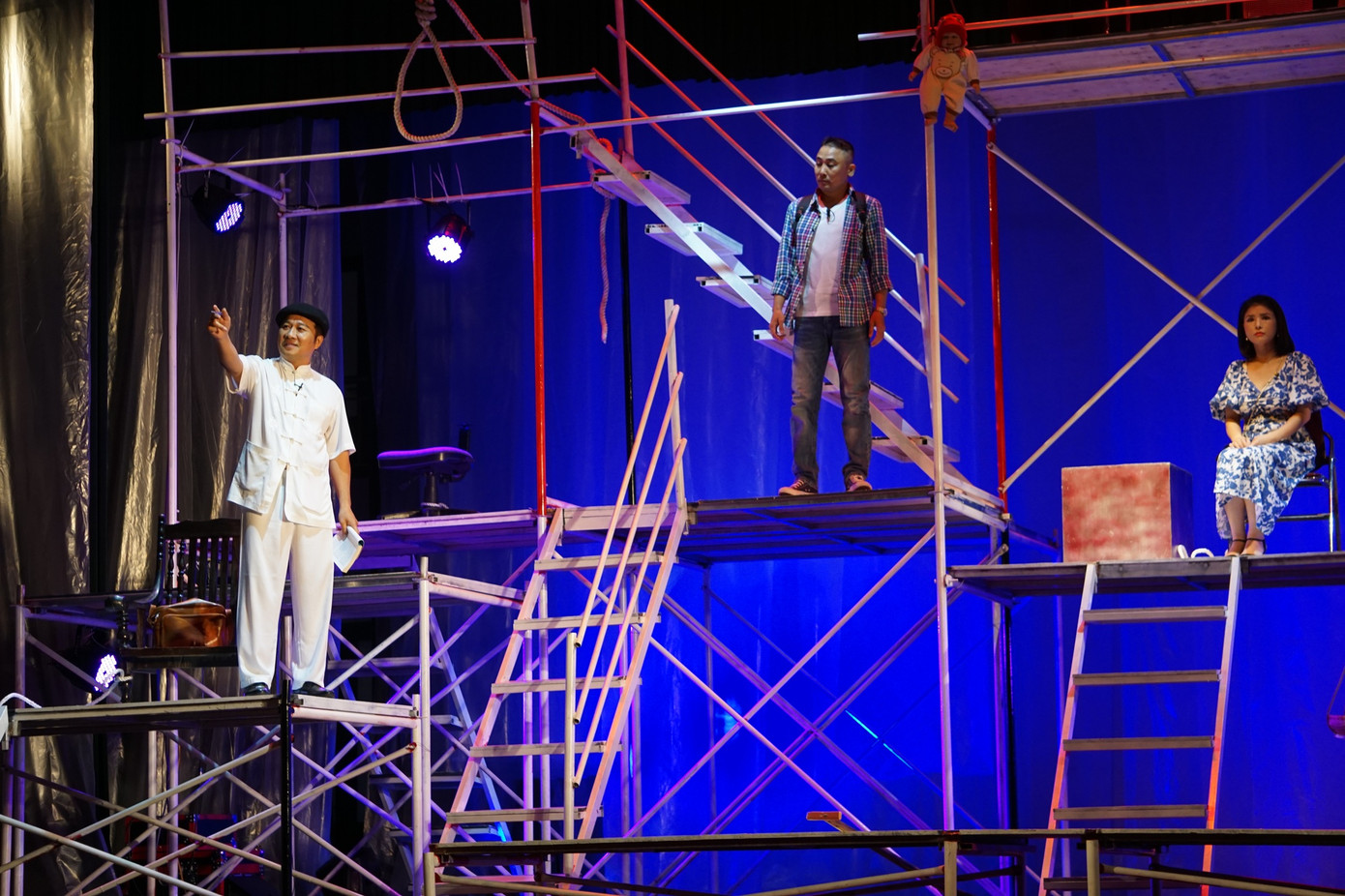 NSƯT Bùi Như Lai gây tiếng vang khi đưa lên sân khấu tác phẩm văn học nổi tiếng của nhà văn Nguyễn Huy Thiệp. Ảnh: THANH HIỆP. NSƯT Bùi Như Lai gây tiếng vang khi đưa lên sân khấu tác phẩm văn học nổi tiếng của nhà văn Nguyễn Huy Thiệp. Ảnh: THANH HIỆP.