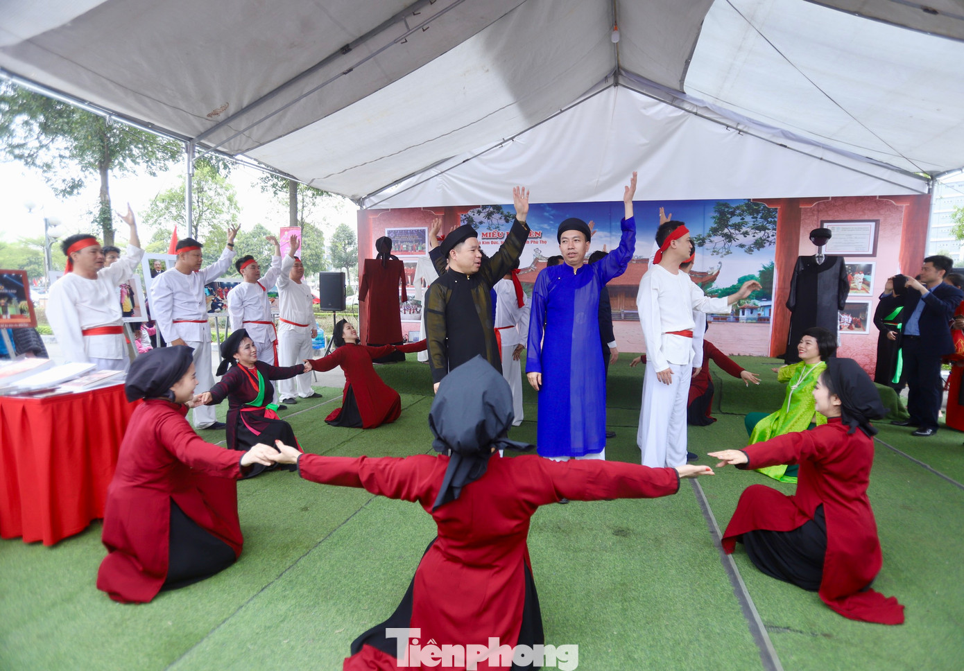 UBND tỉnh Bắc Ninh mong muốn đưa sự kiện này thành hoạt động văn hóa, du lịch quy mô lớn, có tính chất thường niên, hướng tới xây dựng một sản phẩm văn hóa, thương hiệu văn hóa, du lịch Bắc Ninh, tạo cơ hội để kết nối di sản văn hóa với các địa phương trong cả nước. Ảnh: TRỌNG TÀI.