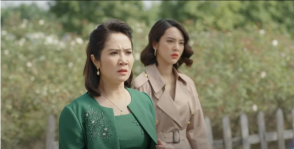 Mẹ Khôi tức giận khi thấy Yến tìm mọi cách tiếp cận con trai mình. Trong khi đó, Khôi không hề né tránh tình cũ. Ảnh: CMH. Mẹ Khôi tức giận khi thấy Yến tìm mọi cách tiếp cận con trai mình. Trong khi đó, Khôi không hề né tránh tình cũ. Ảnh: CMH.