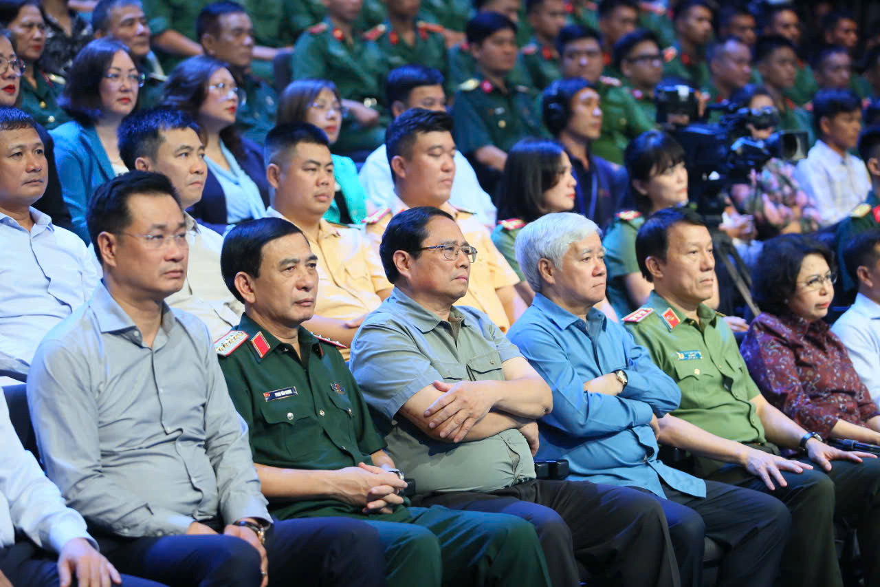 Các đại biểu dự chương trình Điểm tựa Việt Nam. Các đại biểu dự chương trình Điểm tựa Việt Nam.