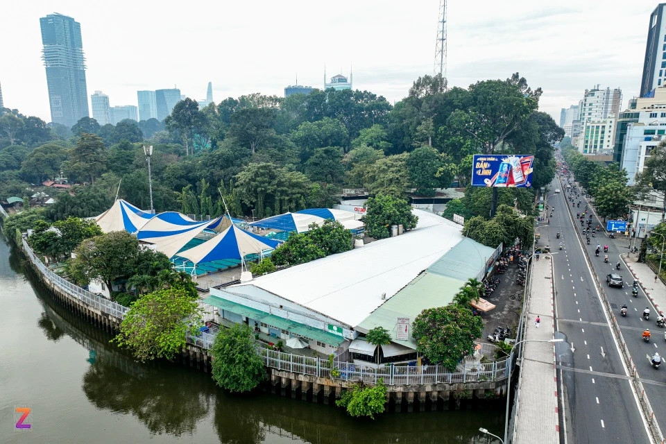 Tuy nhiên, trên thực tế, bà Giang nhấn mạnh đơn vị quản lý Thảo Cầm Viên chỉ sử dụng khoảng 5.600 m2 cho hoạt động kinh doanh và đã đóng tiền thuê hàng năm cho diện tích này. Phần diện tích còn lại được sử dụng vào mục đích bảo tồn. Tuy nhiên, trên thực tế, bà Giang nhấn mạnh đơn vị quản lý Thảo Cầm Viên chỉ sử dụng khoảng 5.600 m2 cho hoạt động kinh doanh và đã đóng tiền thuê hàng năm cho diện tích này. Phần diện tích còn lại được sử dụng vào mục đích bảo tồn.