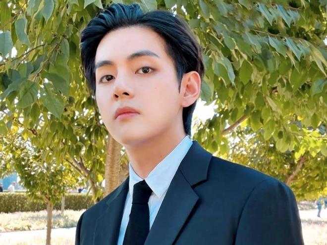 Thành viên V thuộc nhóm nhạc đình đám BTS.