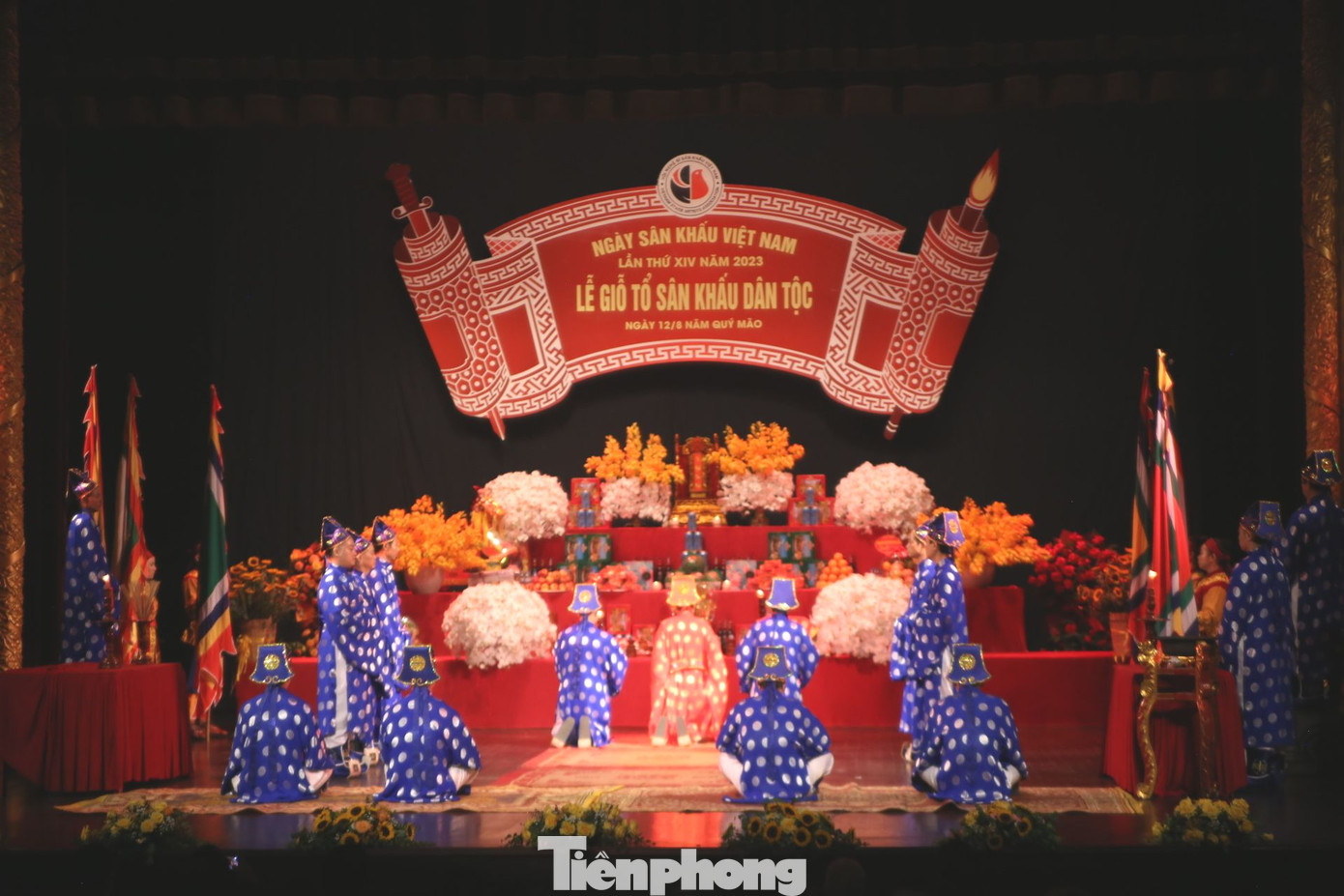 Lễ tế Tổ do nghệ sĩ Nhà hát Tuồng Việt Nam thực hiện.