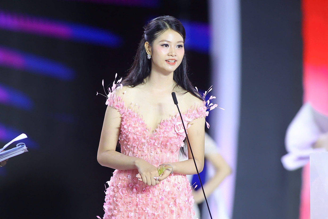 Thí sinh thể hiện bản lĩnh, trí tuệ trên sân khấu. Ảnh: Trọng Tài.