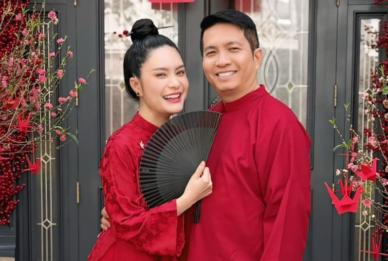 Ông Nguyễn Quốc Vũ - chồng ca sĩ Đoàn Di Băng - là người đại diện pháp luật kiêm Tổng giám đốc của VB Group. Ông Nguyễn Quốc Vũ - chồng ca sĩ Đoàn Di Băng - là người đại diện pháp luật kiêm Tổng giám đốc của VB Group.