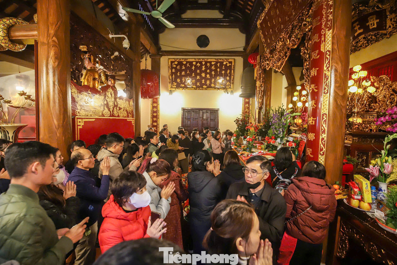 Dịp năm mới, UBND quận Tây Hồ đã yêu cầu UBND phường Quảng An, Ban Quản lý di tích phủ Tây Hồ xây dựng các phương án phân luồng giao thông, quy hoạch gian hàng. Lãnh đạo quận Tây Hồ đặc biệt lưu ý công tác tổ chức, quản lý hoạt động tín ngưỡng tại phủ trước, trong, sau Tết và vào dịp lễ hội.