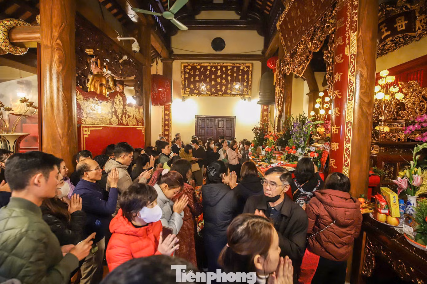 Dịp năm mới, UBND quận Tây Hồ đã yêu cầu UBND phường Quảng An, Ban Quản lý di tích phủ Tây Hồ xây dựng các phương án phân luồng giao thông, quy hoạch gian hàng. Lãnh đạo quận Tây Hồ đặc biệt lưu ý công tác tổ chức, quản lý hoạt động tín ngưỡng tại phủ trước, trong, sau Tết và vào dịp lễ hội.